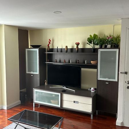 Delightful Condo In Central Location At Sukhumvit 49 Bangkok Buitenkant foto